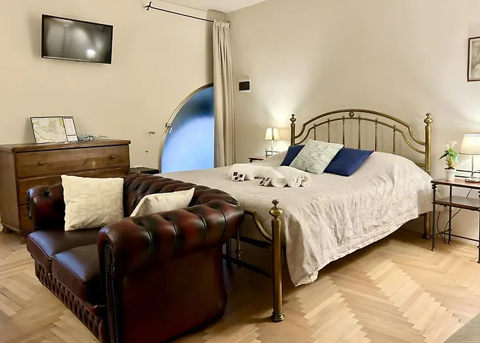 Mario Number 8 招待所 3*